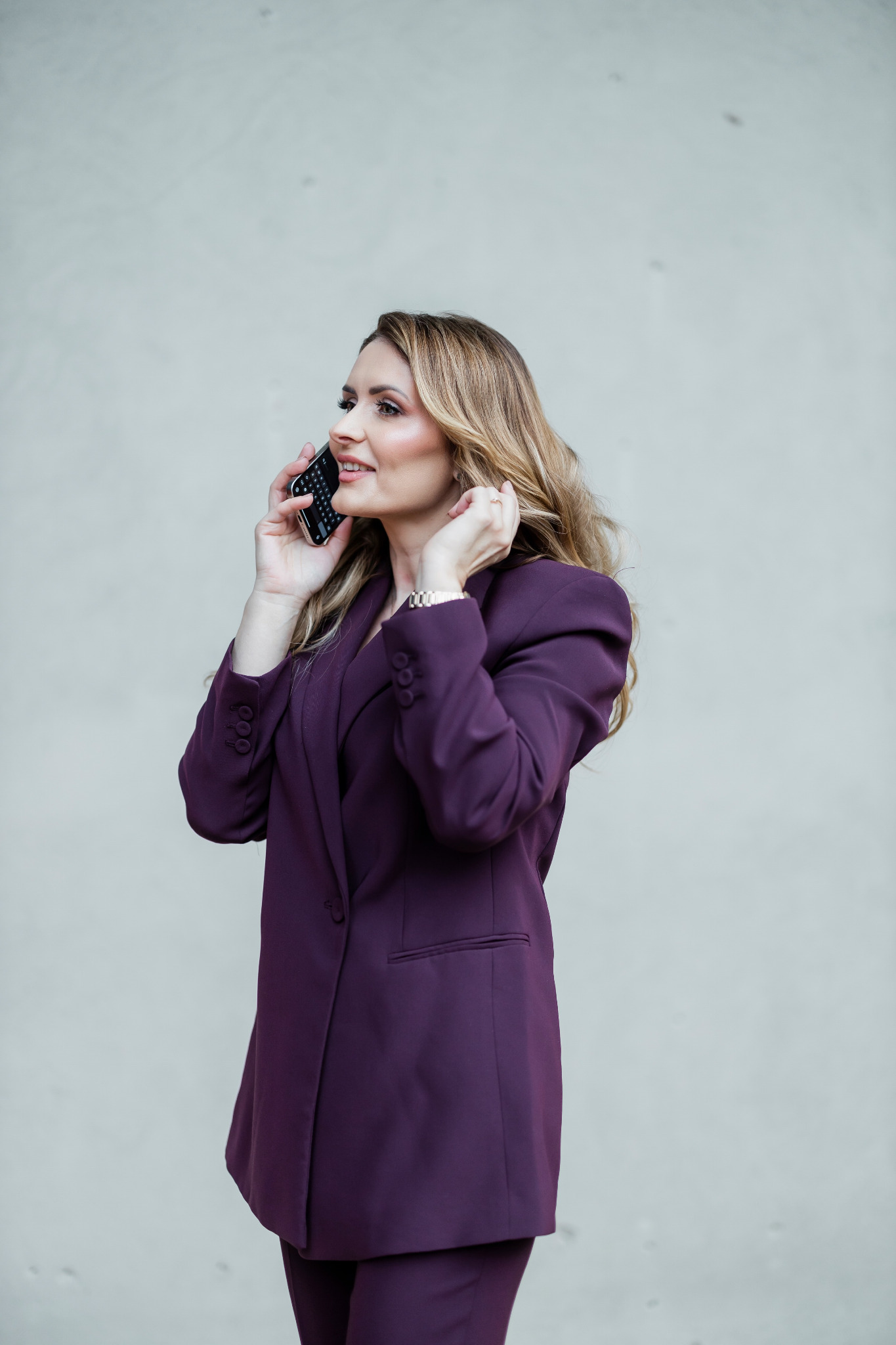 Tatjana iš EkonomiVision kalba telefonu